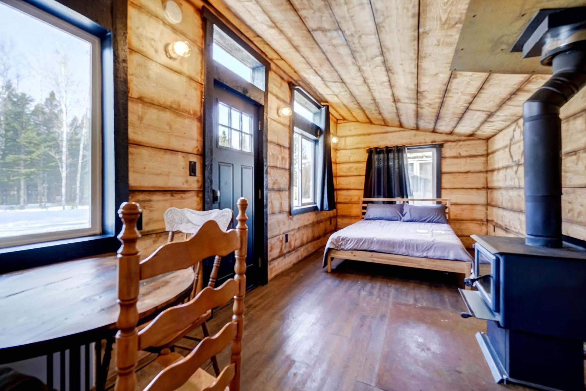 Your Cozy Cabin Retreat Saint-Remi-d'Amherst Екстериор снимка