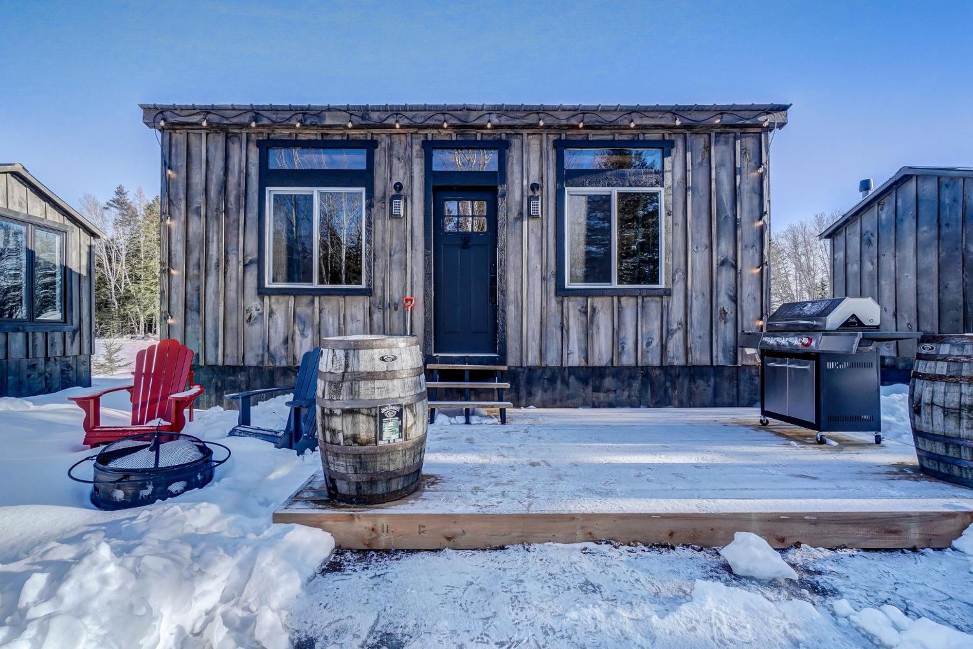Your Cozy Cabin Retreat Saint-Remi-d'Amherst Екстериор снимка