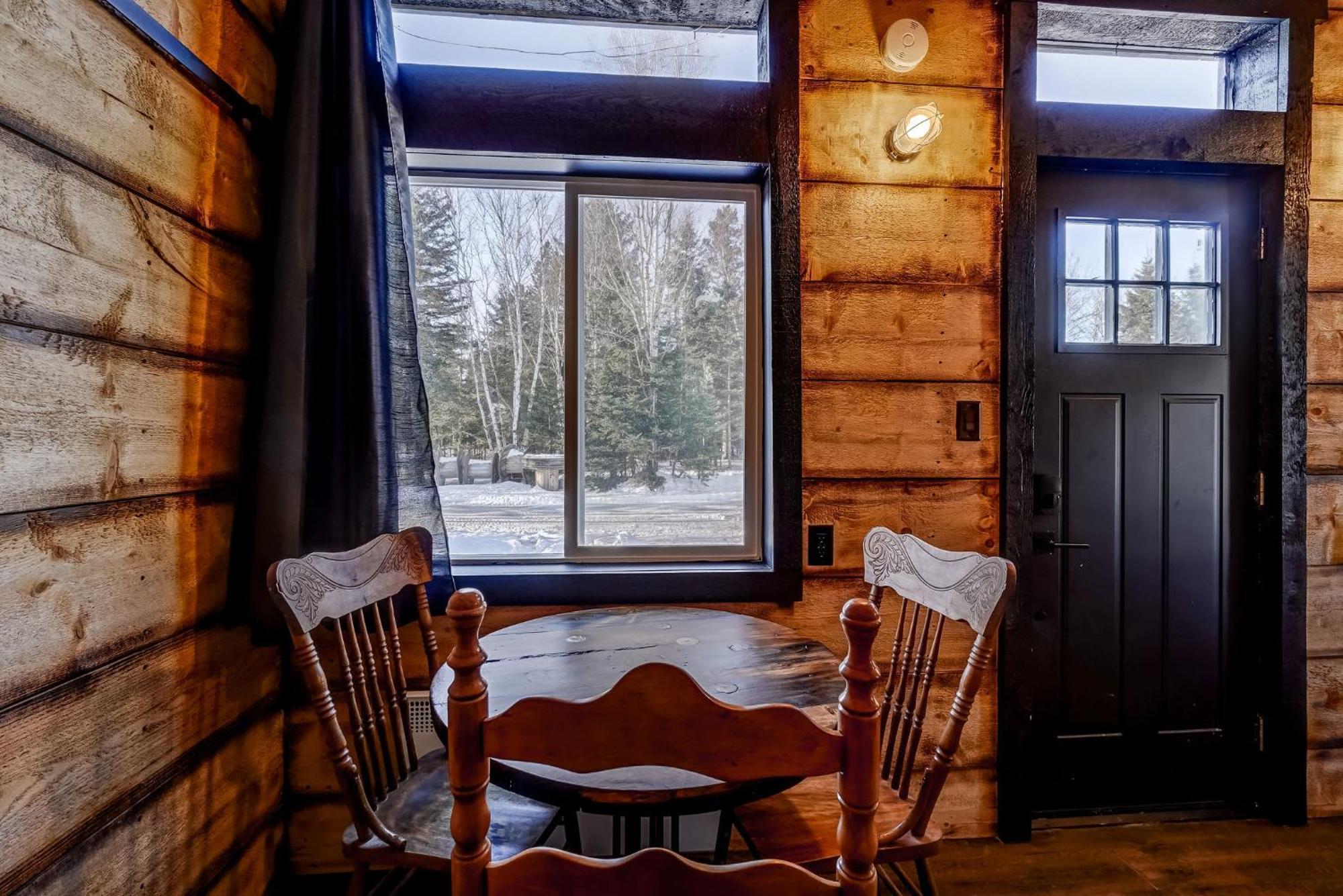 Your Cozy Cabin Retreat Saint-Remi-d'Amherst Екстериор снимка
