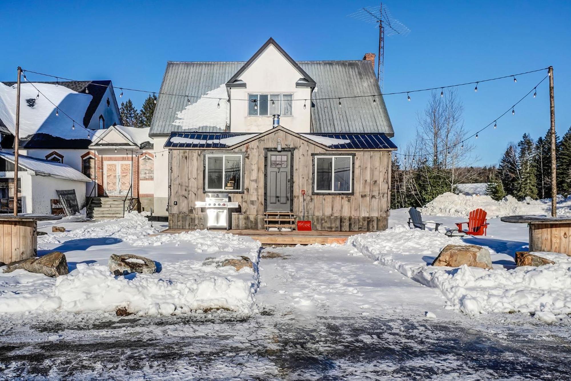 Your Cozy Cabin Retreat Saint-Remi-d'Amherst Екстериор снимка