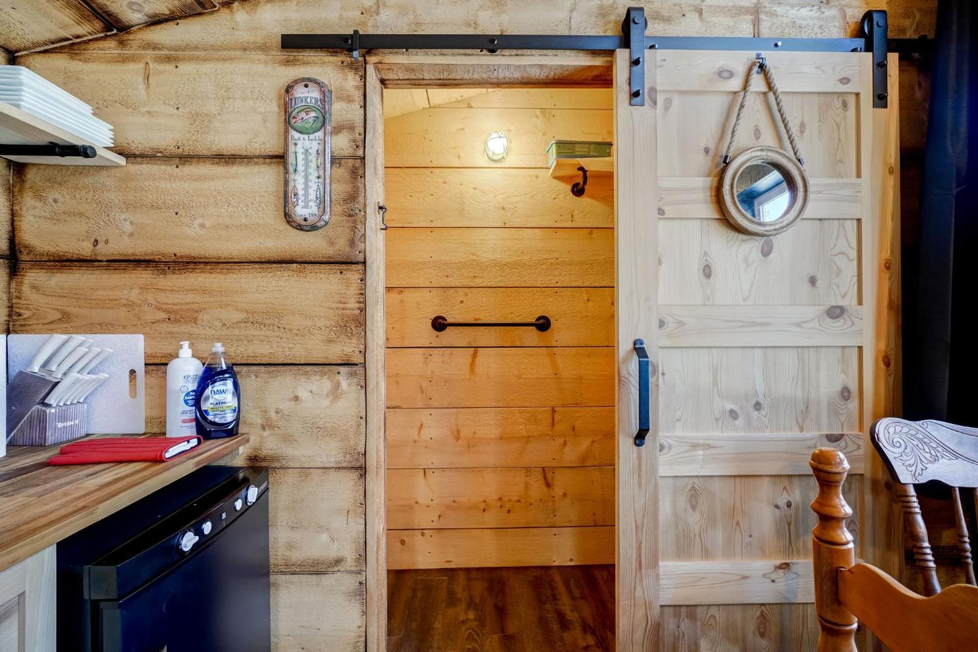 Your Cozy Cabin Retreat Saint-Remi-d'Amherst Екстериор снимка