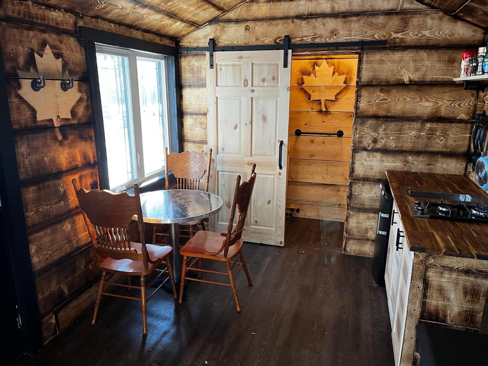 Your Cozy Cabin Retreat Saint-Remi-d'Amherst Екстериор снимка
