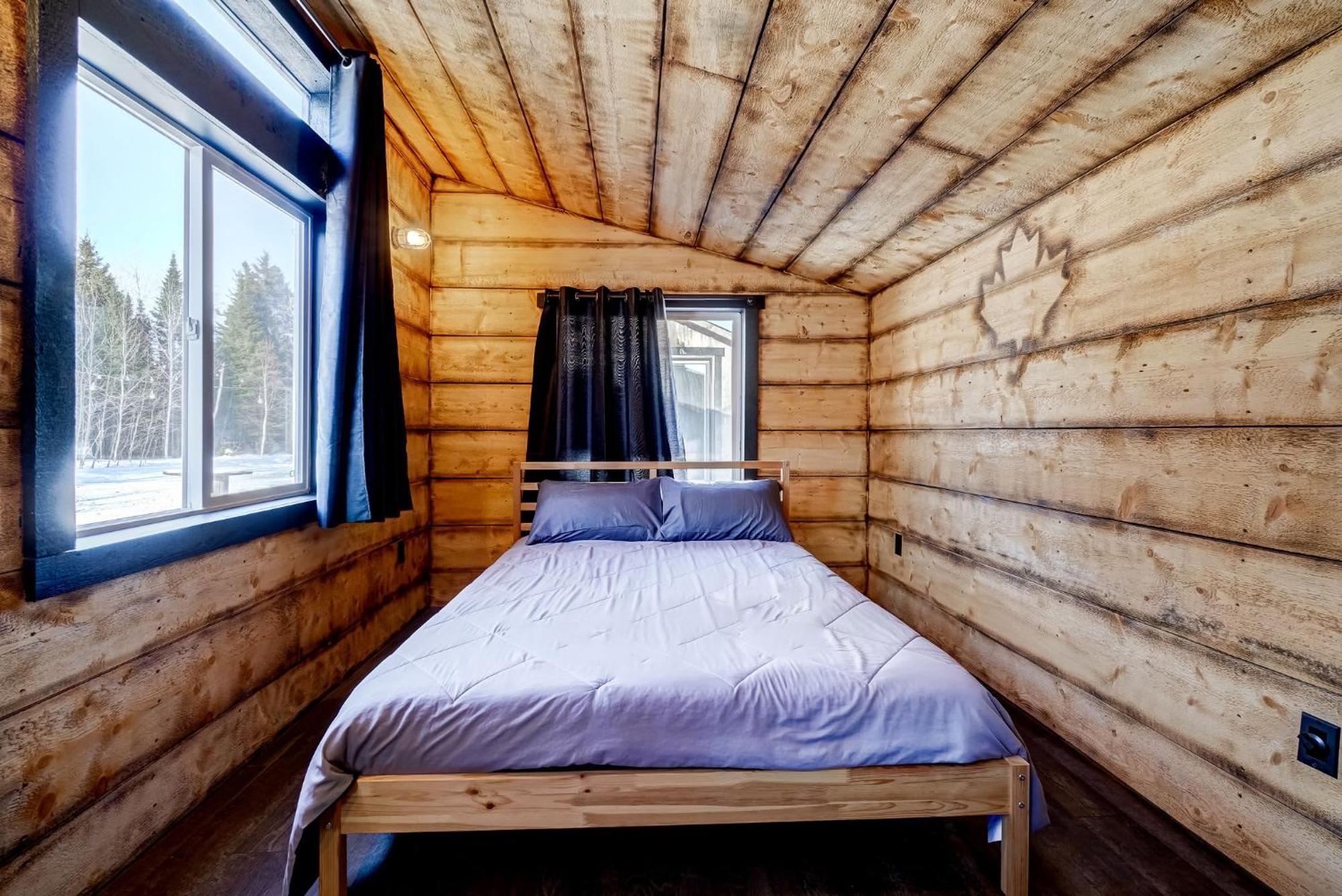 Your Cozy Cabin Retreat Saint-Remi-d'Amherst Екстериор снимка