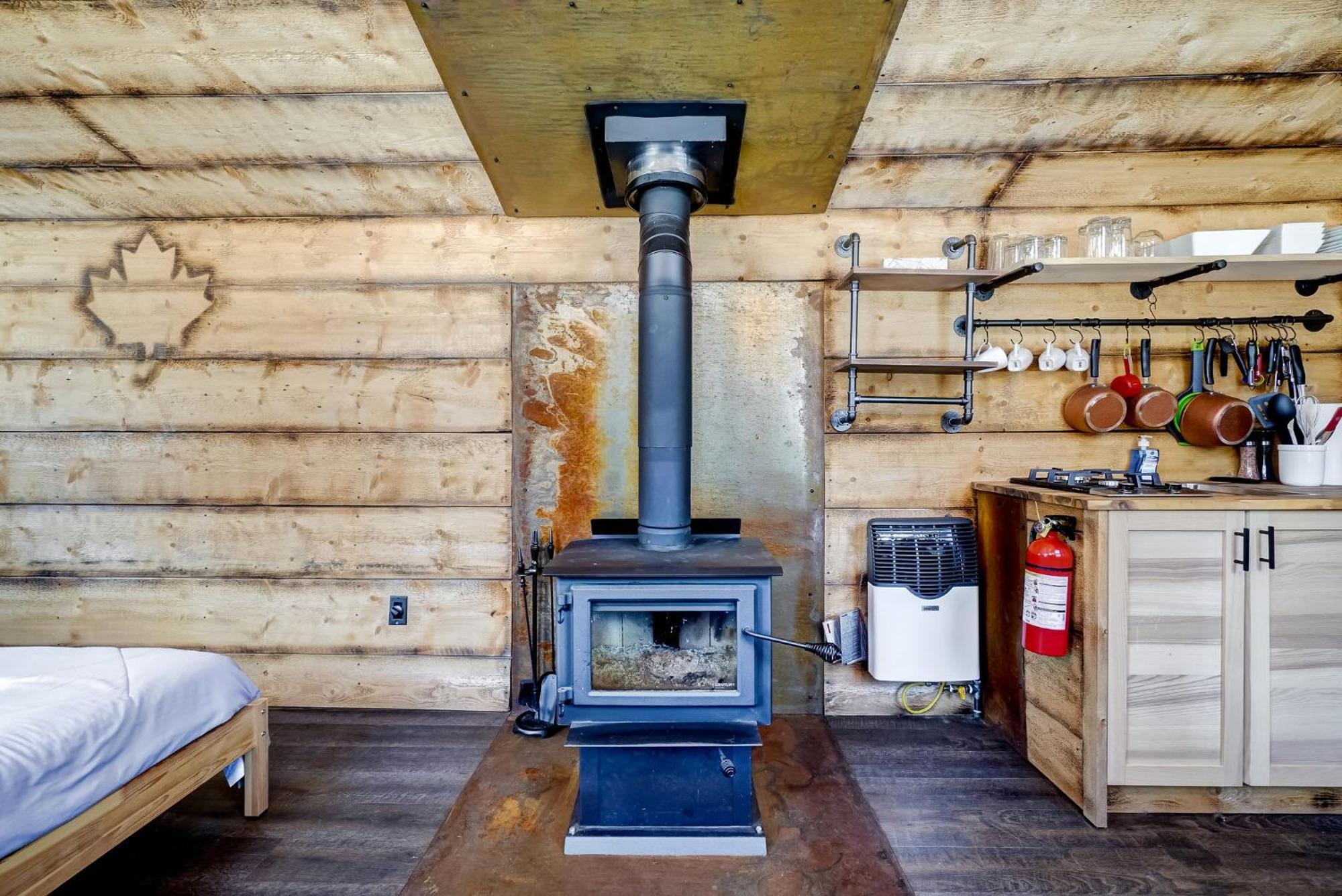 Your Cozy Cabin Retreat Saint-Remi-d'Amherst Екстериор снимка