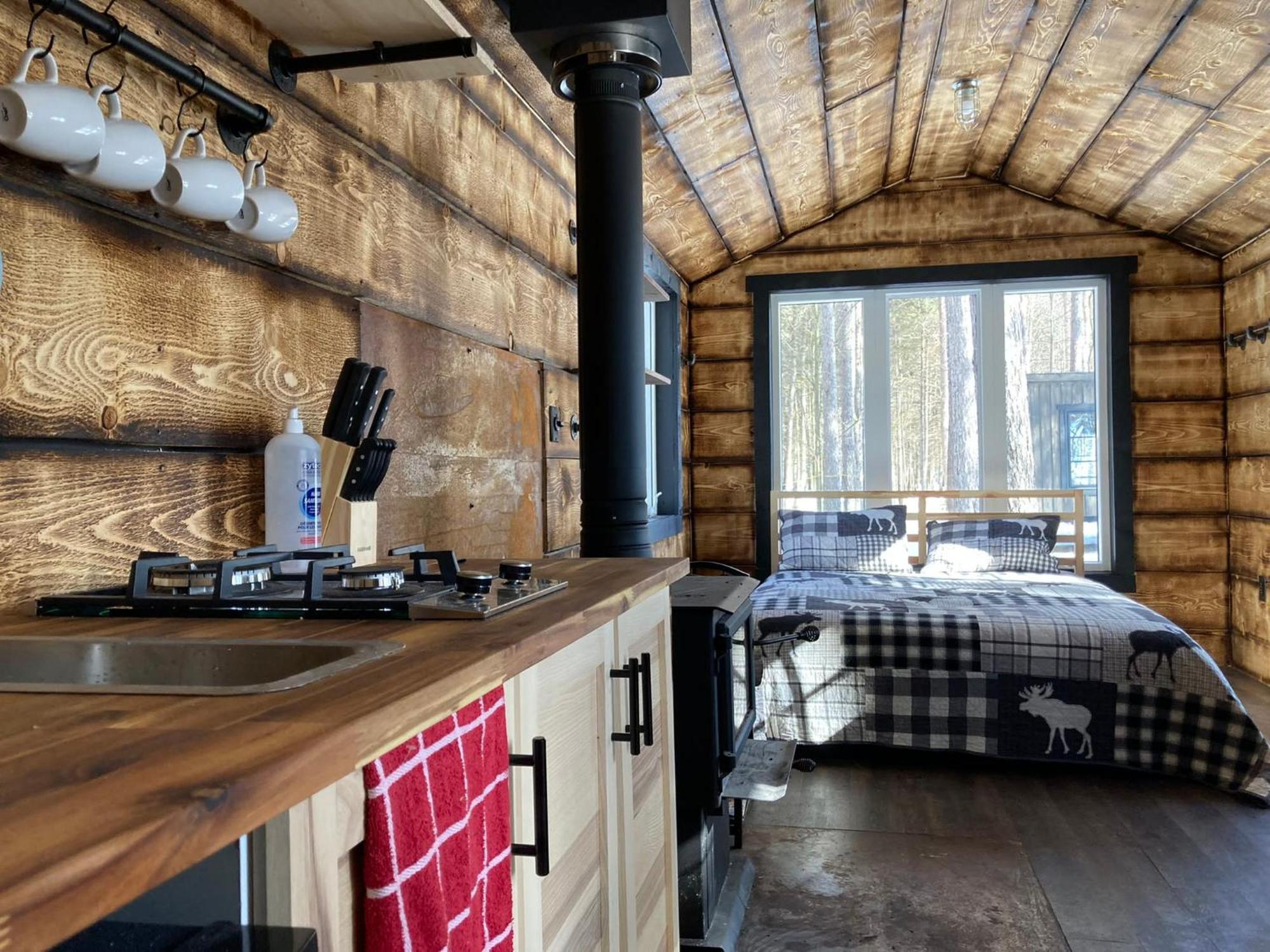 Your Cozy Cabin Retreat Saint-Remi-d'Amherst Екстериор снимка