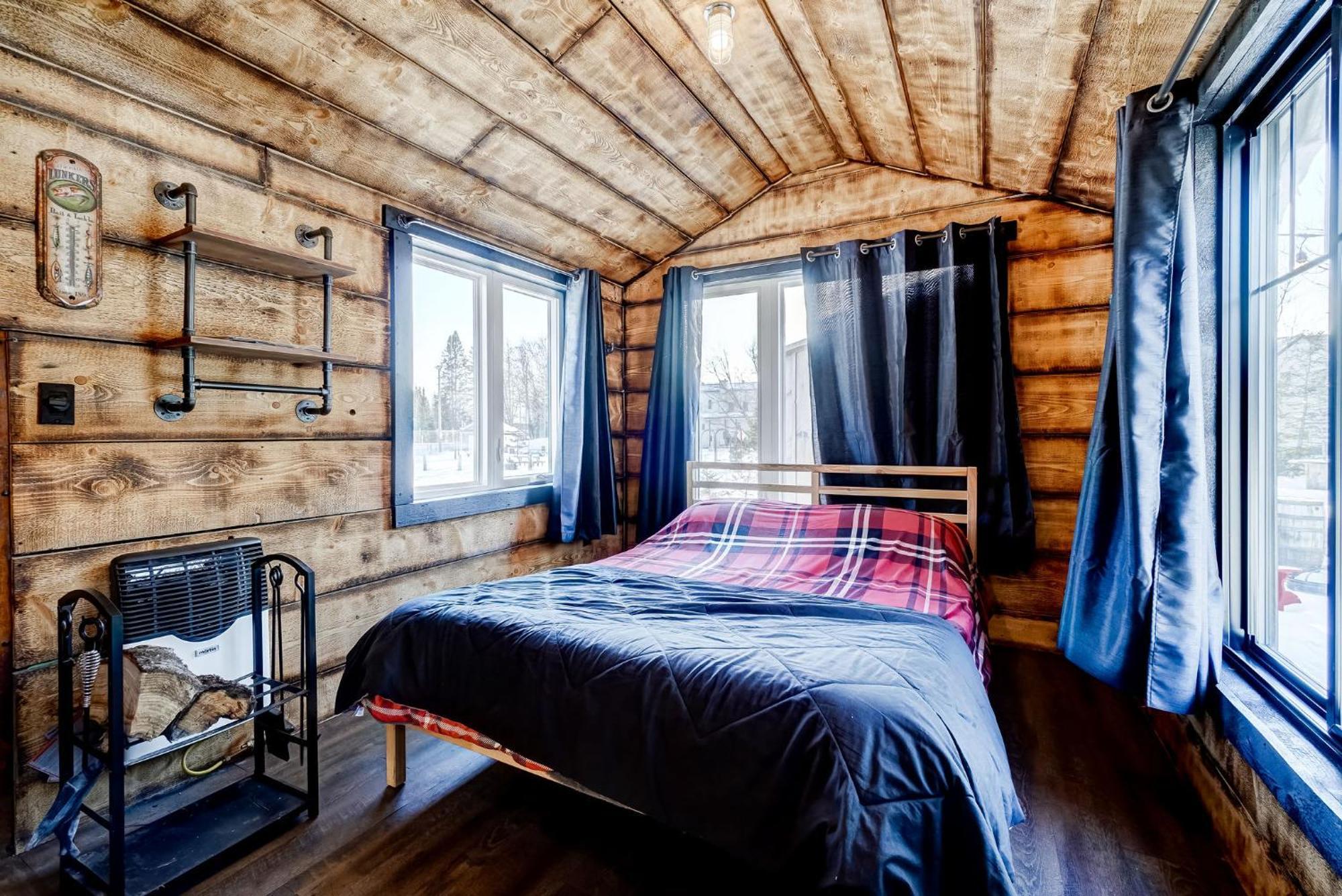 Your Cozy Cabin Retreat Saint-Remi-d'Amherst Екстериор снимка