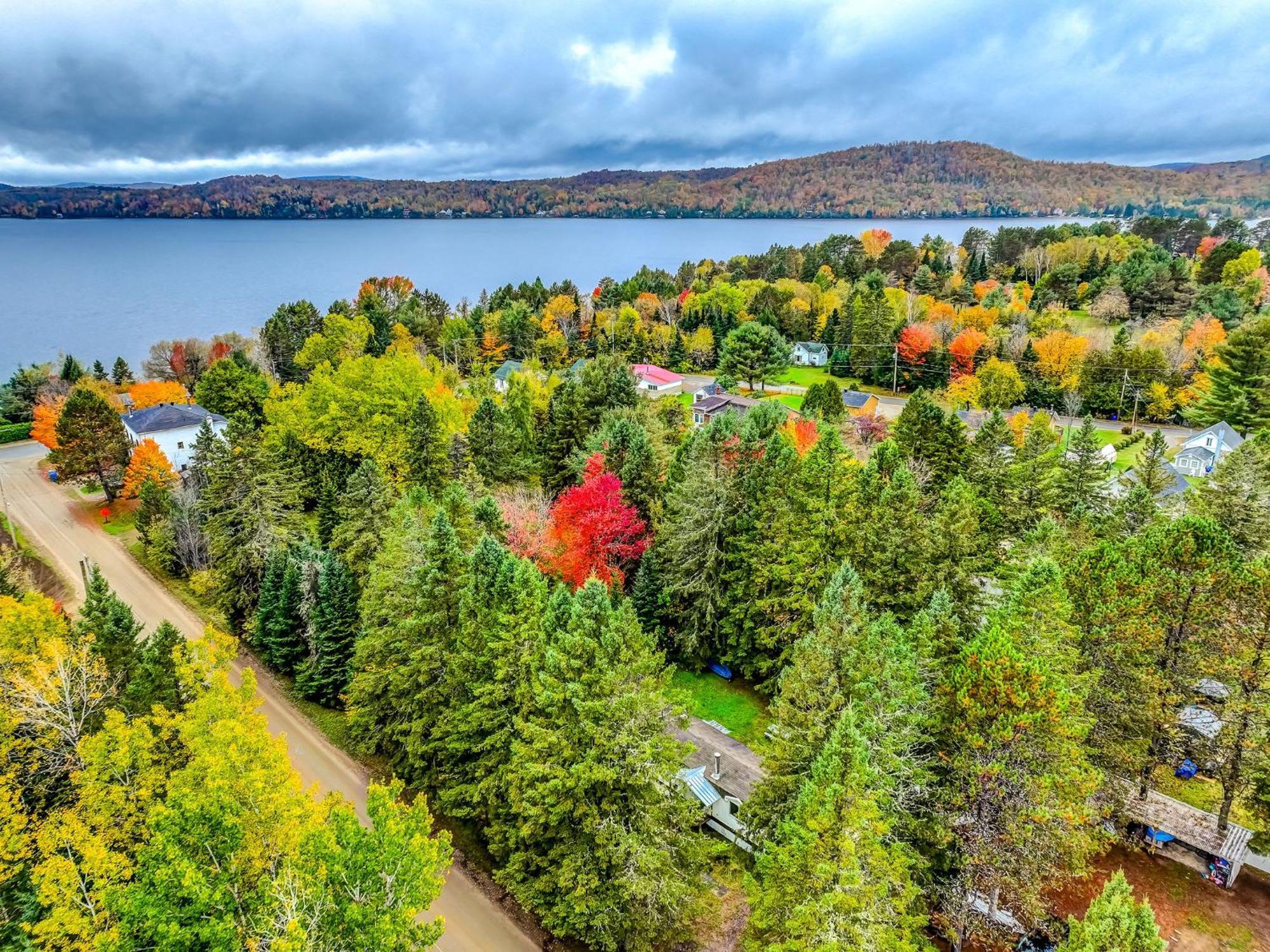 Your Cozy Cabin Retreat Saint-Remi-d'Amherst Екстериор снимка